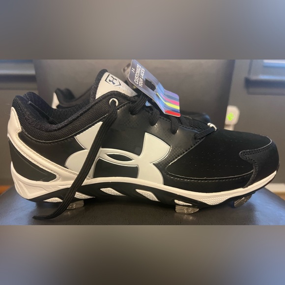 New Womens Under Armour Metal Softball Cleats size 9 - Picture 1 of 4